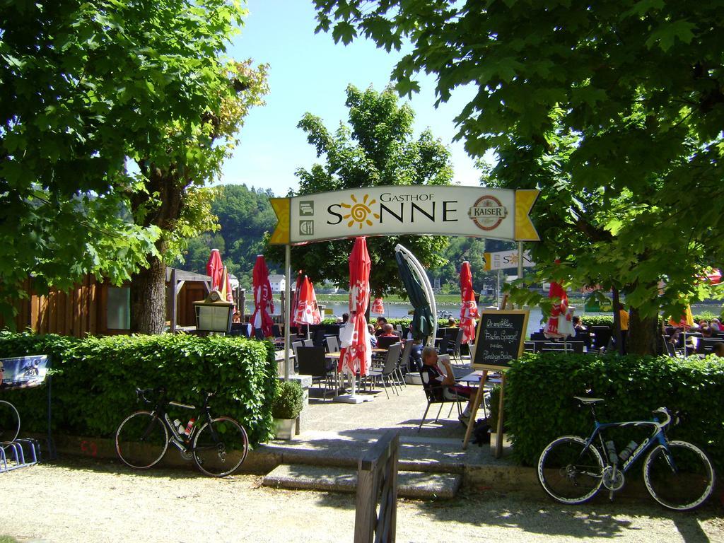 Hotel Gasthof Sonne Aschach an der Donau Exterior foto